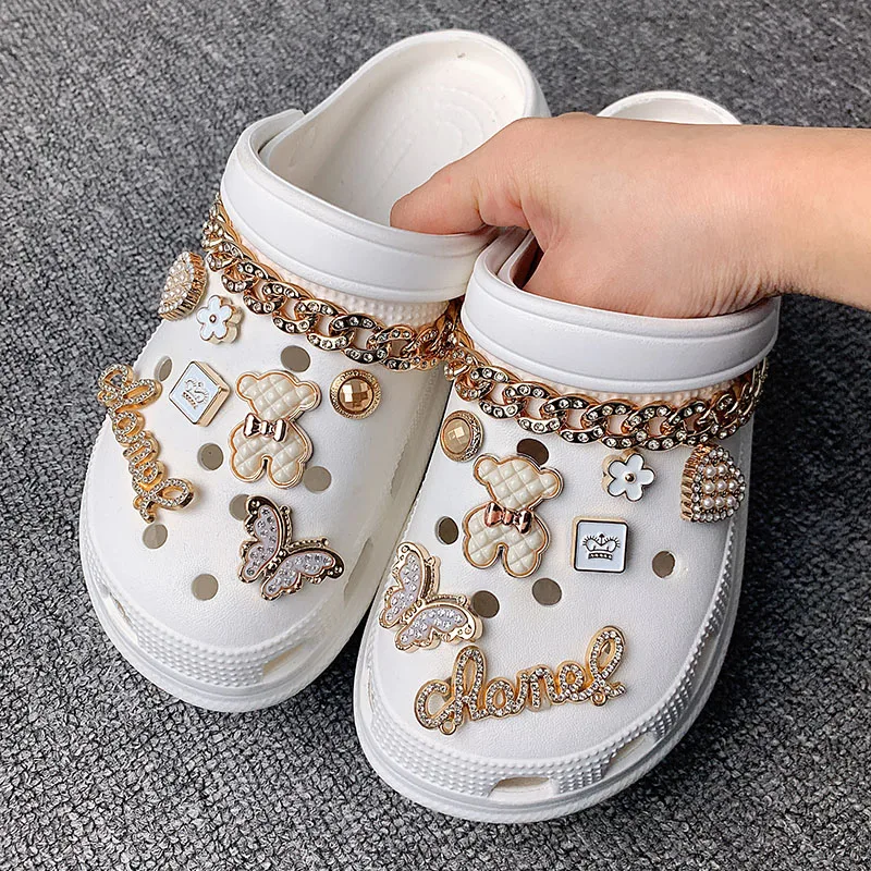 Dijes de zapatos Croc para niñas, conjunto de sandalias, cadenas, accesorios de zapatillas, decoración personalizada, regalos de fiesta, oso blanco,