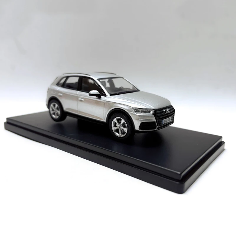 

Diecast Original 1:43 Scale Q5 Alloy Model Simulation Classic Decoration Hobbies Souvenirs Gifts Collection Static Display