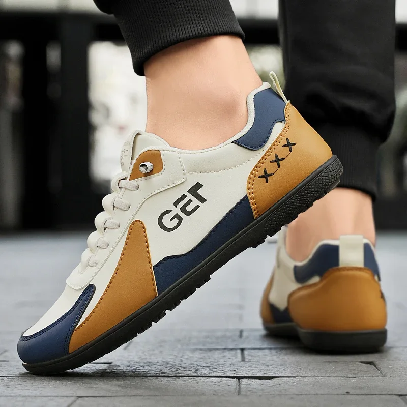 Sepatu Pria Merek Sepatu Jalan Falt Nyaman Luar Ruangan Sepatu Pria Baru Sepatu Pelajar Pelatih Ringan Fashion 2025