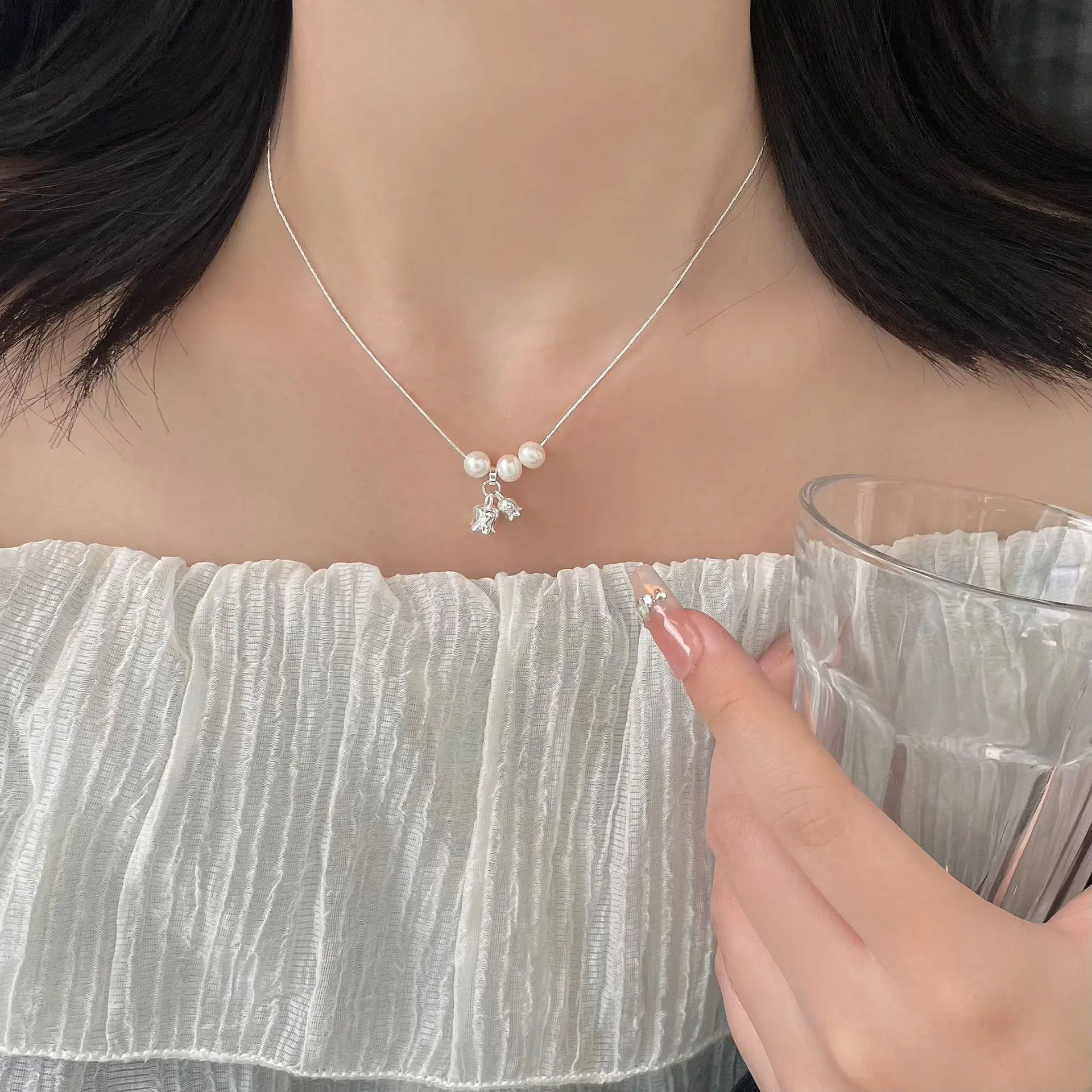 

S925 pure silver natural pearl bell pendant necklace ins temperament simple collarbone necklace light luxury high-end