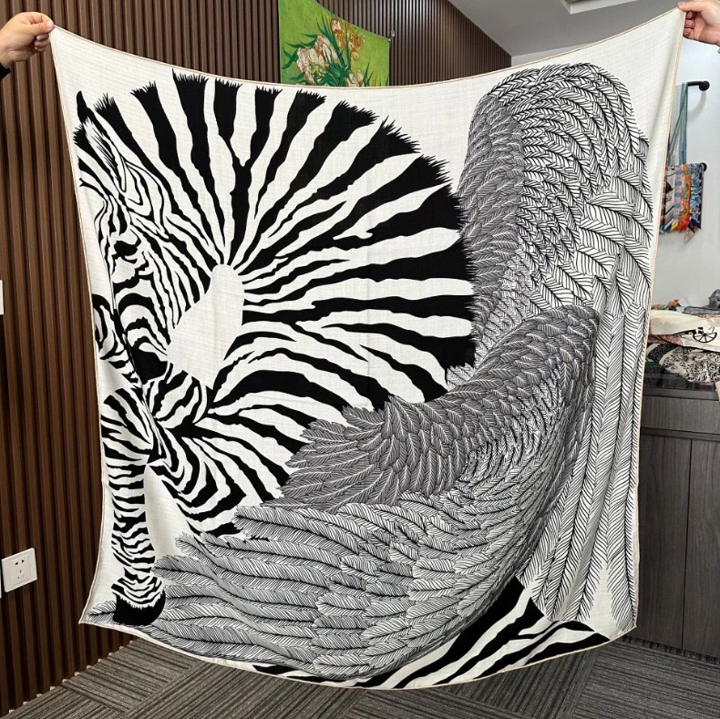 

Шелковый шерстяной шарф с принтом лошади, 135 см, большие теплые шали, зимние женские квадратные банданы, рождественский подарок, драгоценности, палантин с закрученными краями