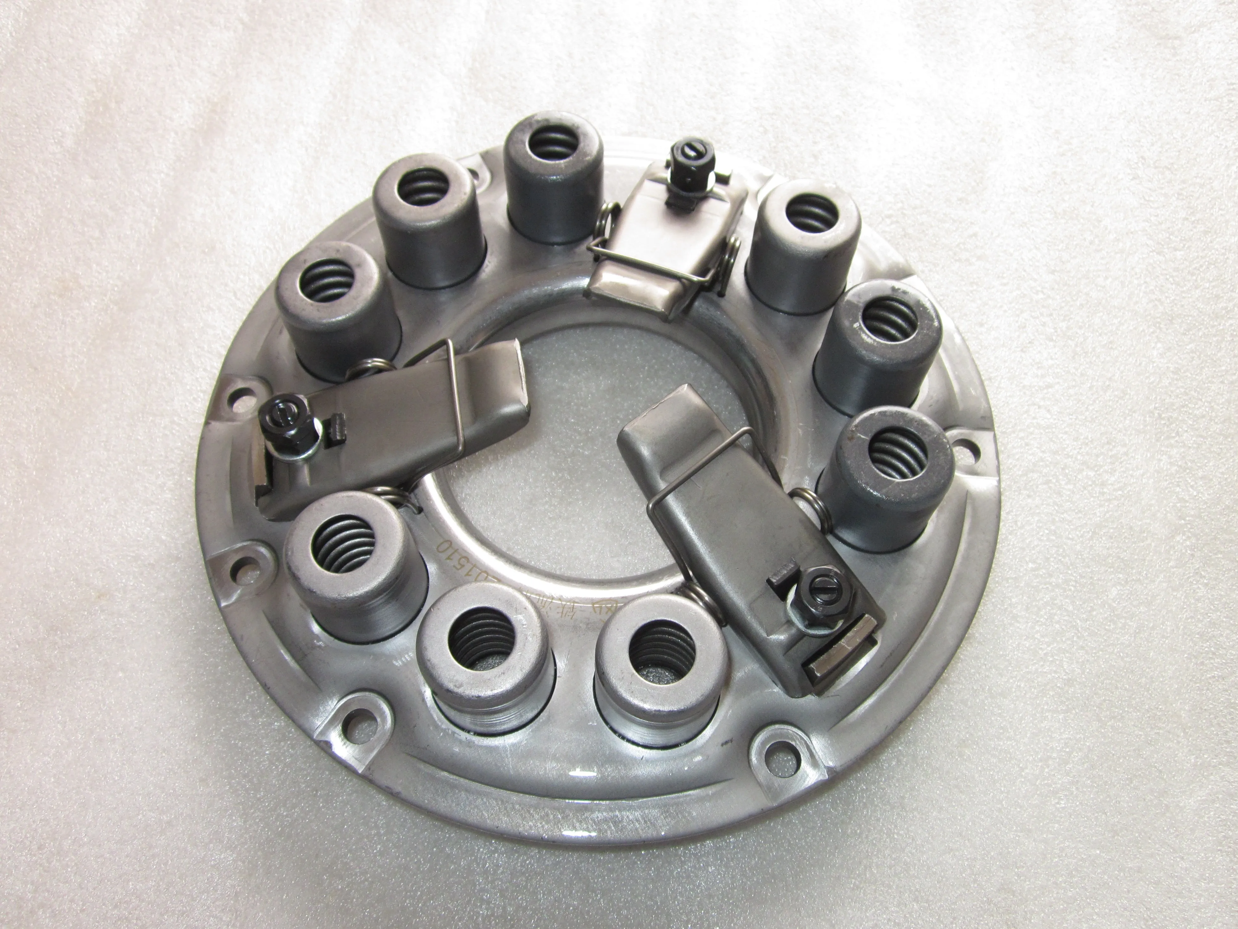 Sigle stage clutch 8 inch type with driven disc for Dongfeng DF200 / DF204 / DF250 / DF254 tractor