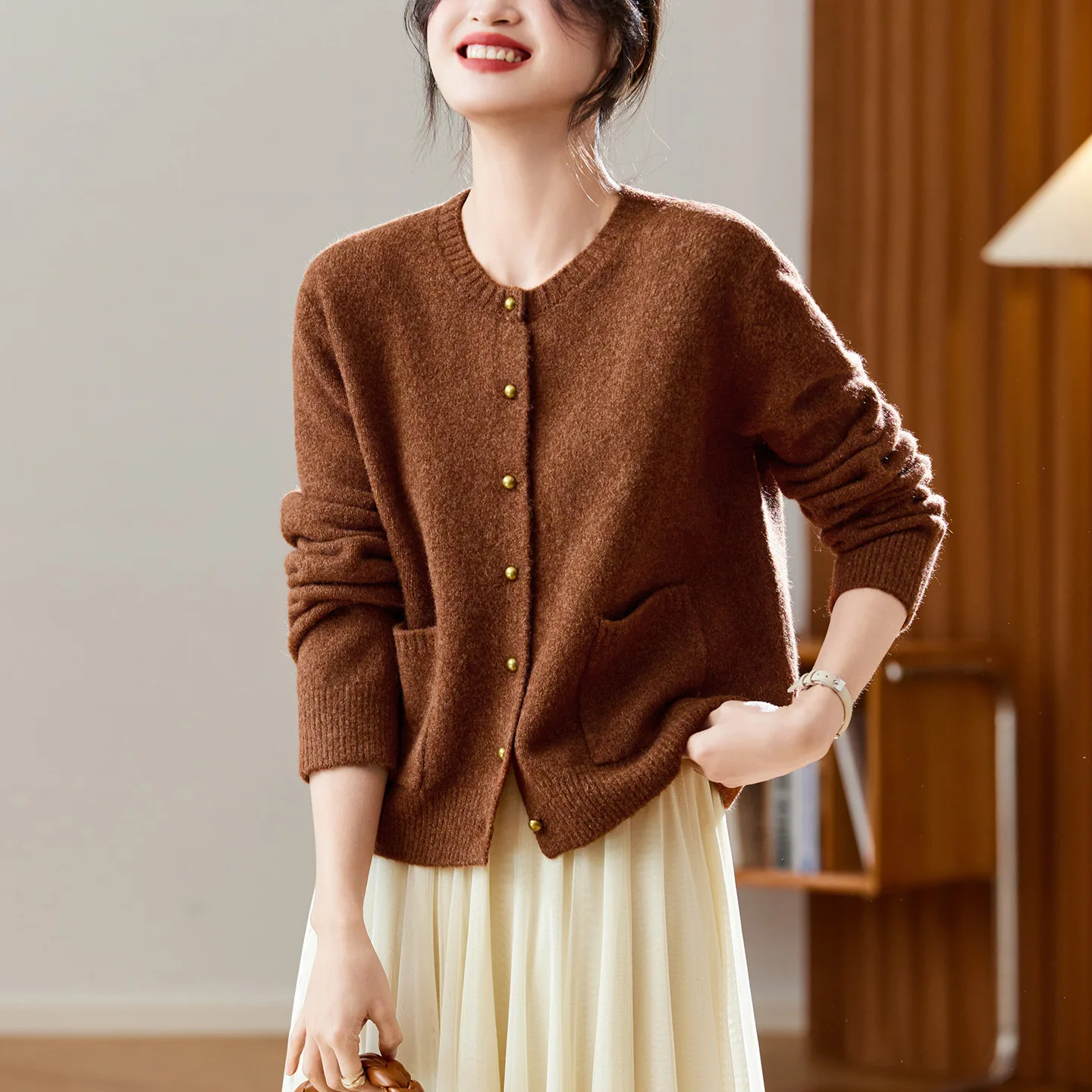 

Women's round Ne Knitted Sweater Long Sve Autumn Winter New Sle Gold Button Small Wind Rice Noodle Fce Open Cardigan