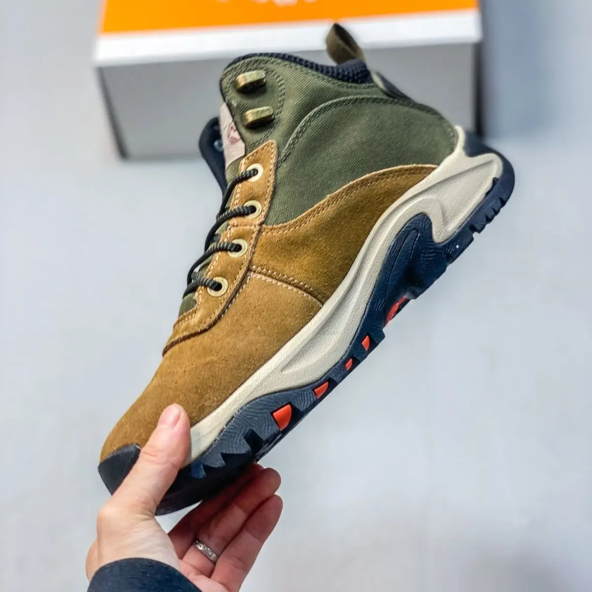 Mens Running Shoes 2024 Fashion Lightweight Breathable Mesh Lace-up Sneakers Mens Outdoor Anti-slip Sports Tennis Shoes