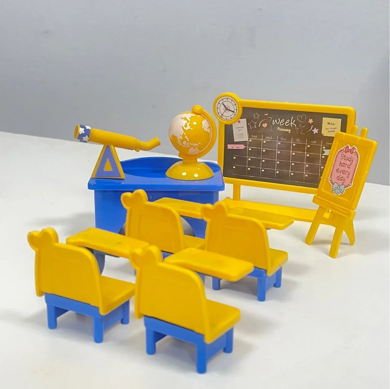 子供のモンテッソーリおもちゃ,ドールハウス,家具,ミニチュアモデル,教室,学校,動物の家族,女の子,1:12