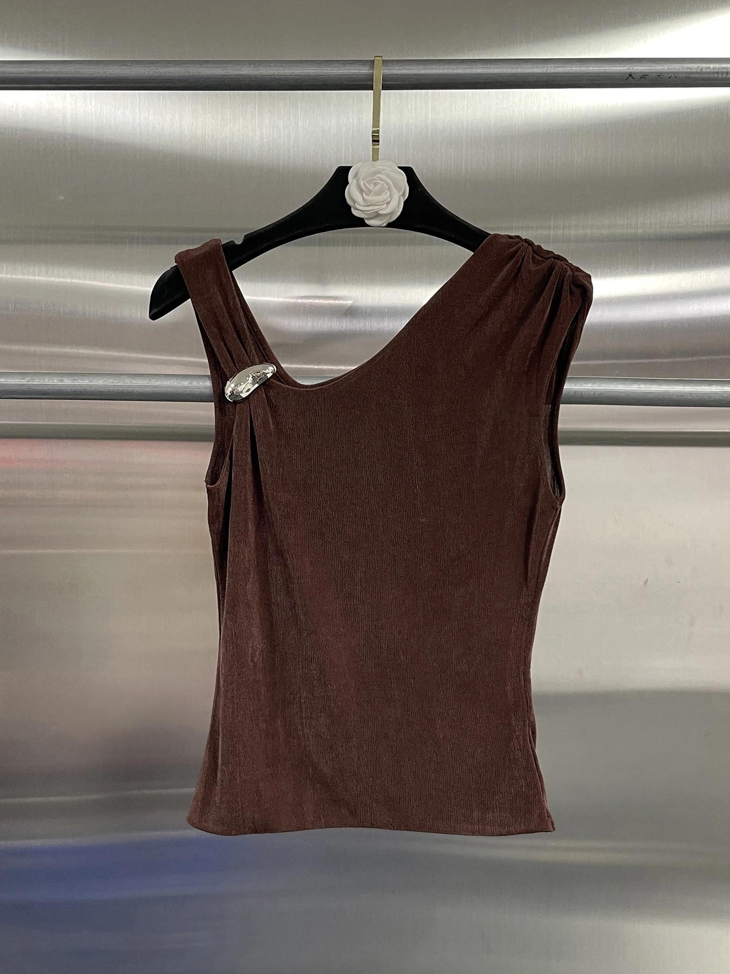 

New Trendy Retro Brown Irregular Metal Buckle Vest Top Luxury Sexy Sleeveless Sequined High Quality Nightclub Bar Design Tops