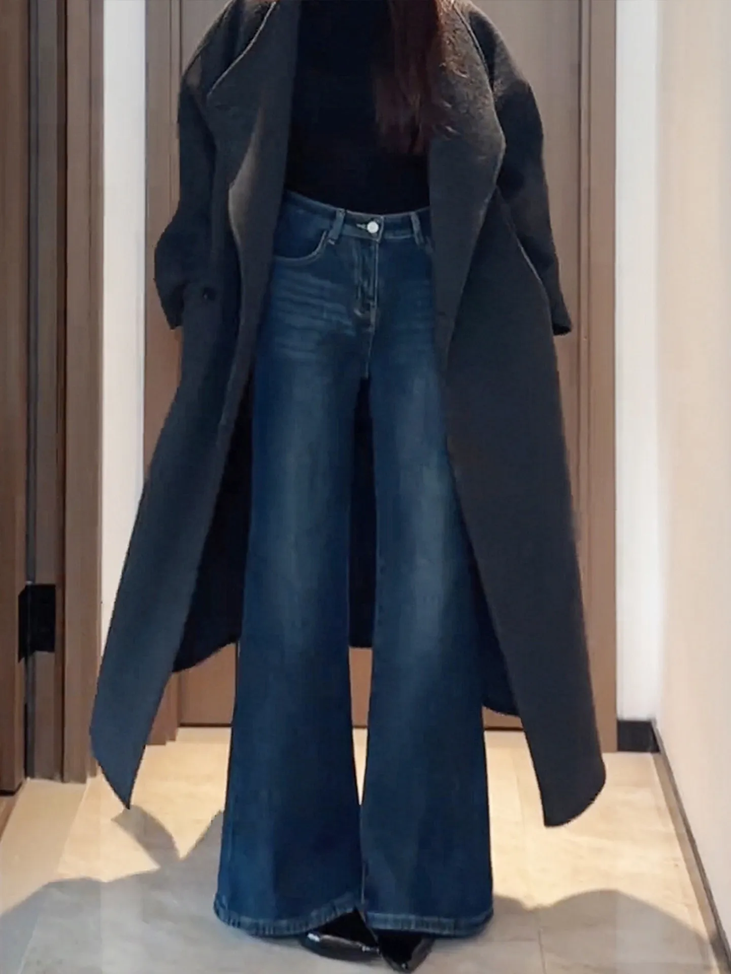 Slimming Effect Loose Fitting Winter Denim Bell Bottom Pants Thickened Fleece High Waist Wide Leg Jeans for plus Size Women