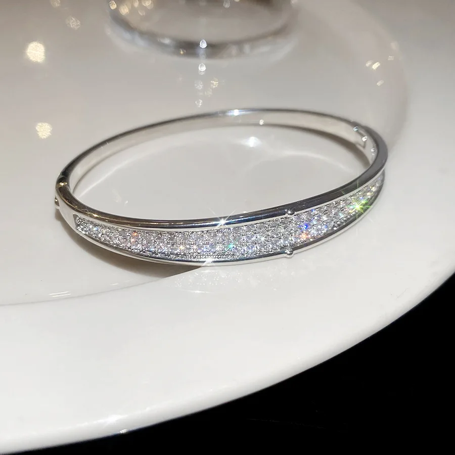 

18K Real Gold Plated Heart Zircon Inlaid Design Bracelet for Women, Super Shiny Versatile Bangle Jewelry for Gift & Daily Wear