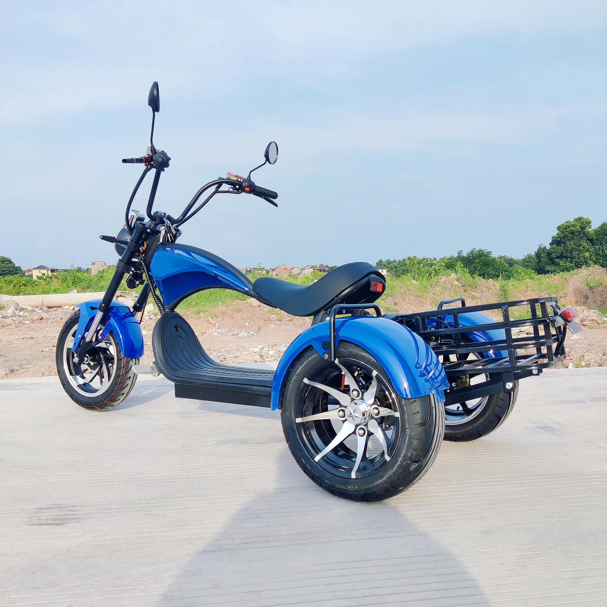 Dreirädriger Elektroroller für Outdoor-Reisen mit 18-Zoll-Fettreifen, 1500 W Motor, Höchstgeschwindigkeit 30–40 km/h, Elektromotorrad