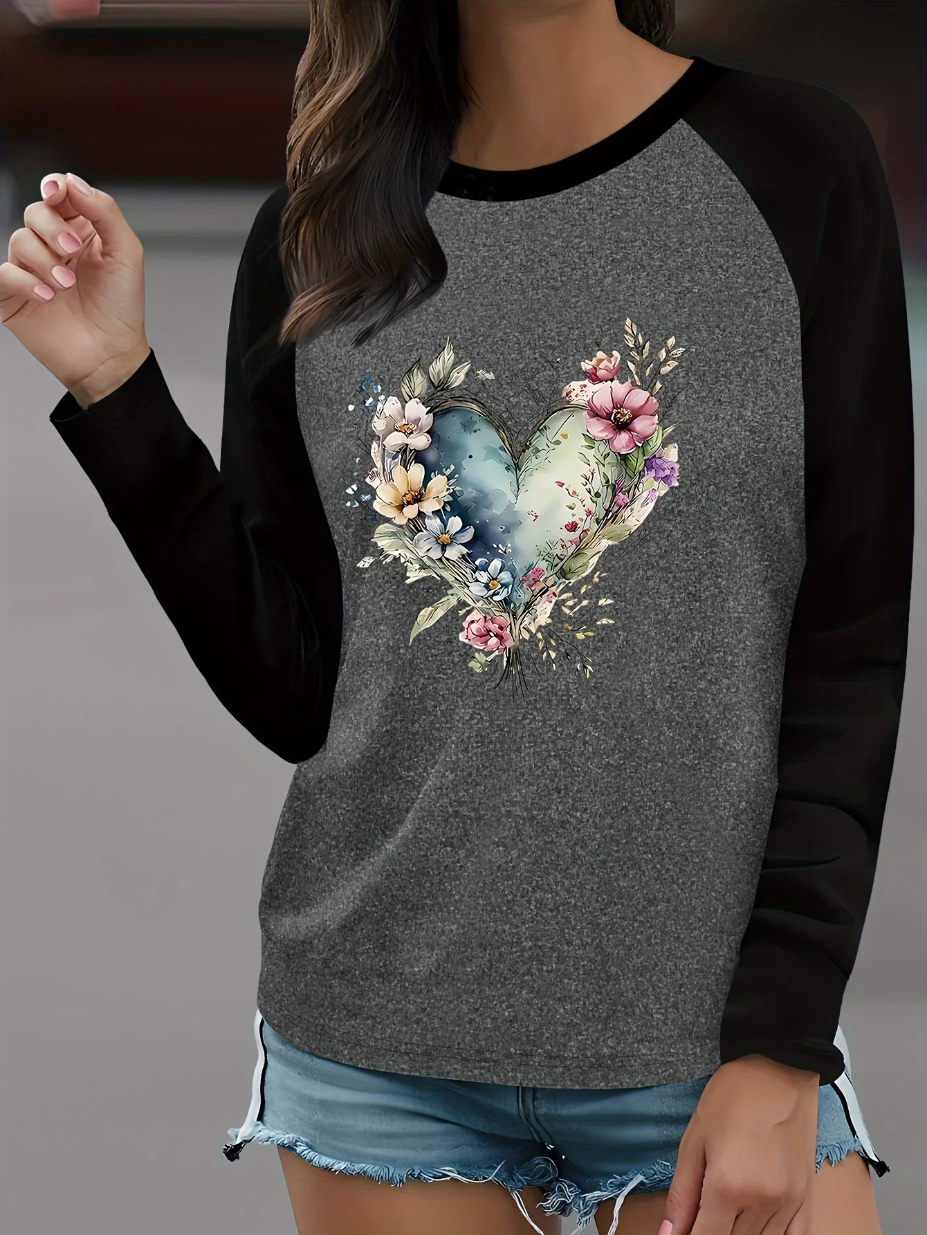 나비 프린트 크루 넥 T 셔츠 캐주얼 긴팔 가을, 겨울 탑 여성 T 셔츠 루즈하고 편안한 블랙 화이트