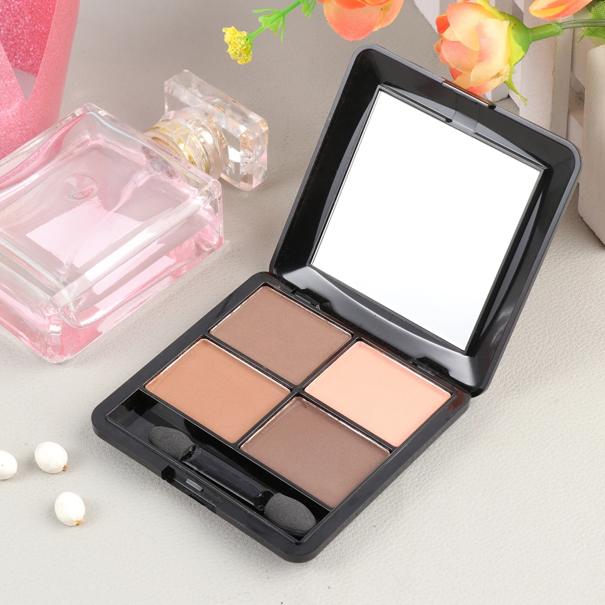 

4 Colors Eyeshadow Makeup Matte Pearl Long Lasting 7x7x1cm Eye Shadow for Party Wedding Casual Professional Use