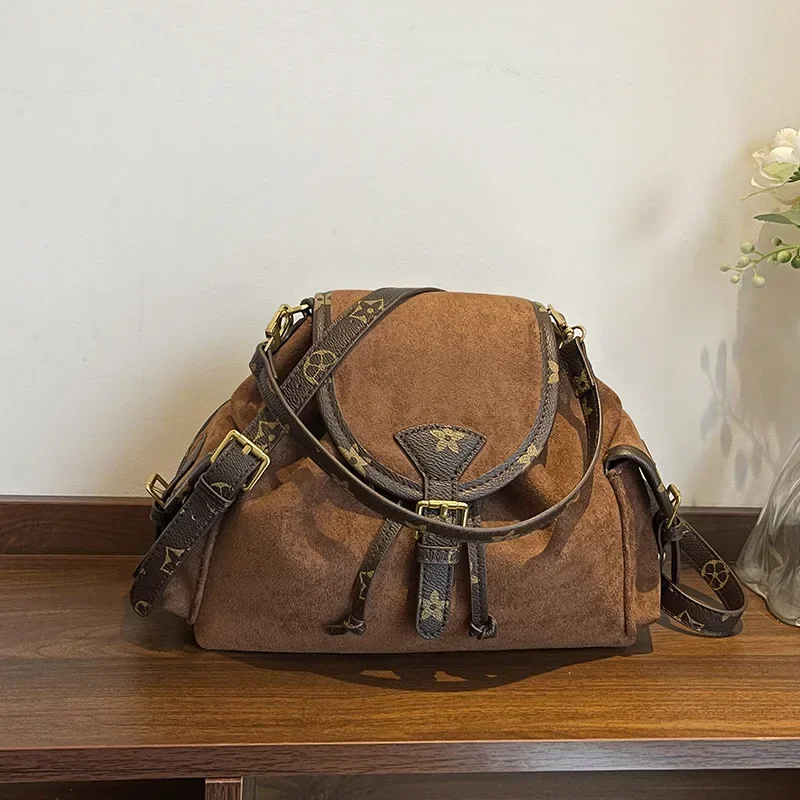 

2025 New! Women's Light Luxury Fashion Bag - Niche Commuter Design, Versatile Handheld/Underarm/Shoulder/Crossbody