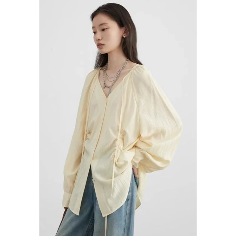 Modisches neues, gesmoktes Raglan-Langarmshirt mit V-Ausschnitt und lockeren Schnürsenkeln