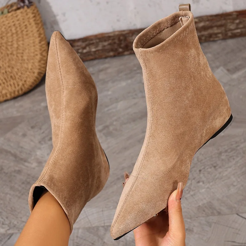 

Winter plus-size fashionable ankle boots 2025 new style sexy pointed-toe suede, with built-in height and slim fit women's boots