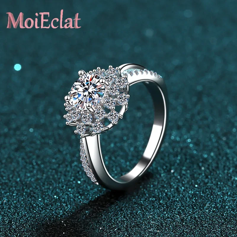 

Luxury 0.8ct Moissanite Diamond Sunflower Ring for Women, Glamorous Platinum PT950 Wedding Band Bridal Jewelry for Her