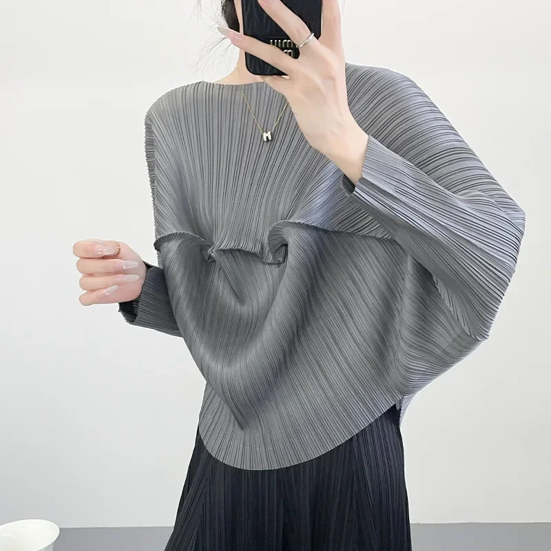 

Miyake Early Autumn Popular Wear Fashionable Design Loose Silhouette Pleated Round Neck Solid Color Long-sleeved Top for Women