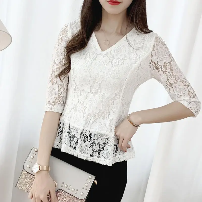 Fashion V-Neck Spliced Lace Folds Hollow Out Blouse Women\'s Clothing 2023 Summer New Oversized Casual Pullovers Sweet Shirt