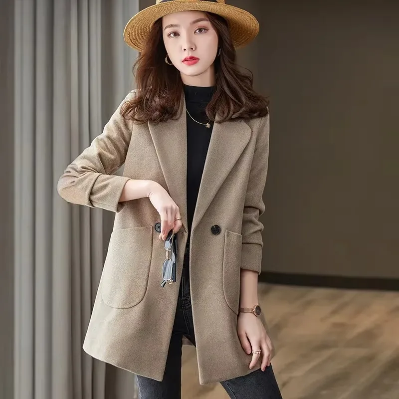 Giacca da donna kaki di fascia alta Cappotto di media lunghezza 2025 Autunno Inverno Nuova moda elegante Casual Office Lady Giacca di lana da donna