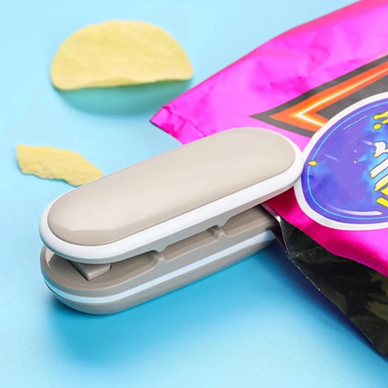 Hand Press Sealing Clip Mini Heat Sealing Machine 1 Pack, Portable Kitchen Accessory For Snacks Fruit Food Fresh-Keeping view 3