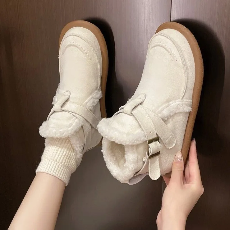 أحذية نسائية شتوية مسطحة بمقدمة مستديرة أحذية نسائية عصرية مبطنة بالصوف جودة عالية 2025 جديدة في أحذية الثلوج الأنيقة والأنيقة للنساء