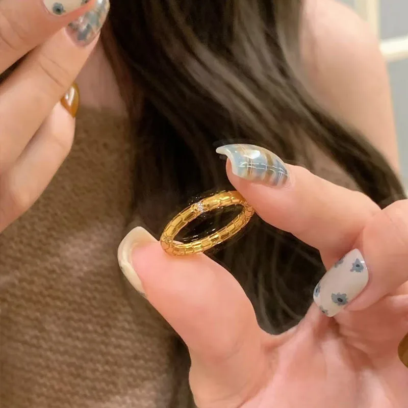 Spirit snake Ouroboos diamond ring women light luxury simple small senior sense food tail ring 9999 gold