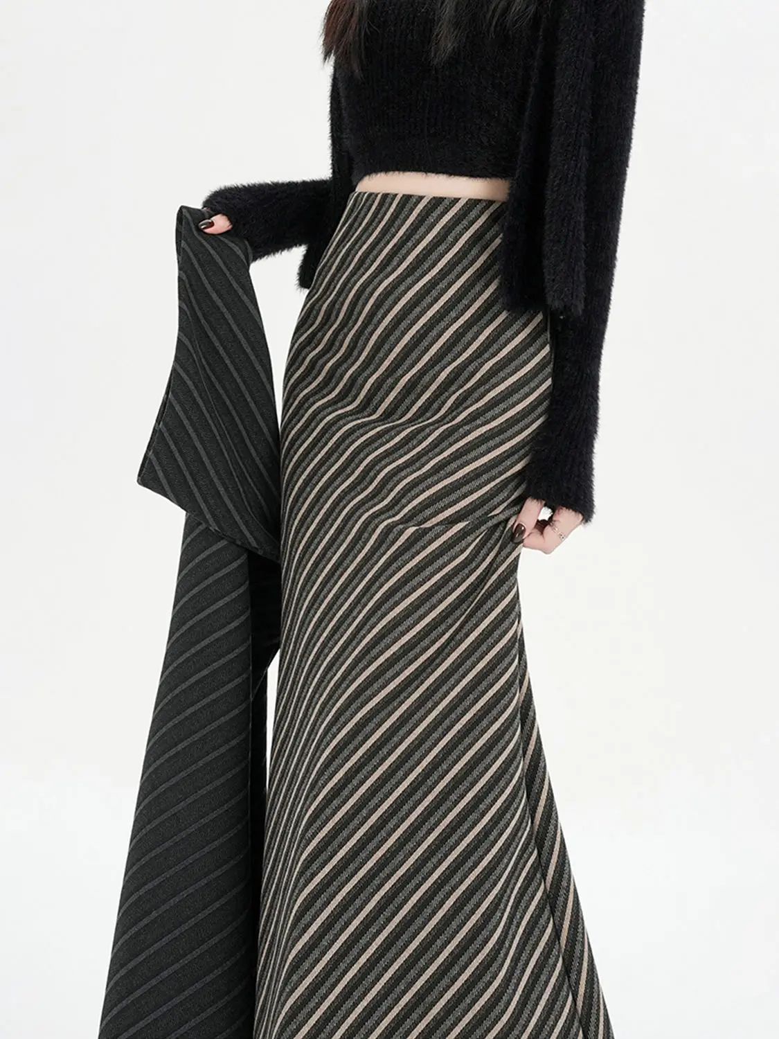 

High Waisted Slimming Midi Skirt for Women in Autumn New Loose Diagonal Stripe Hanging Feeling A-line Hip Hugging Long Skirt