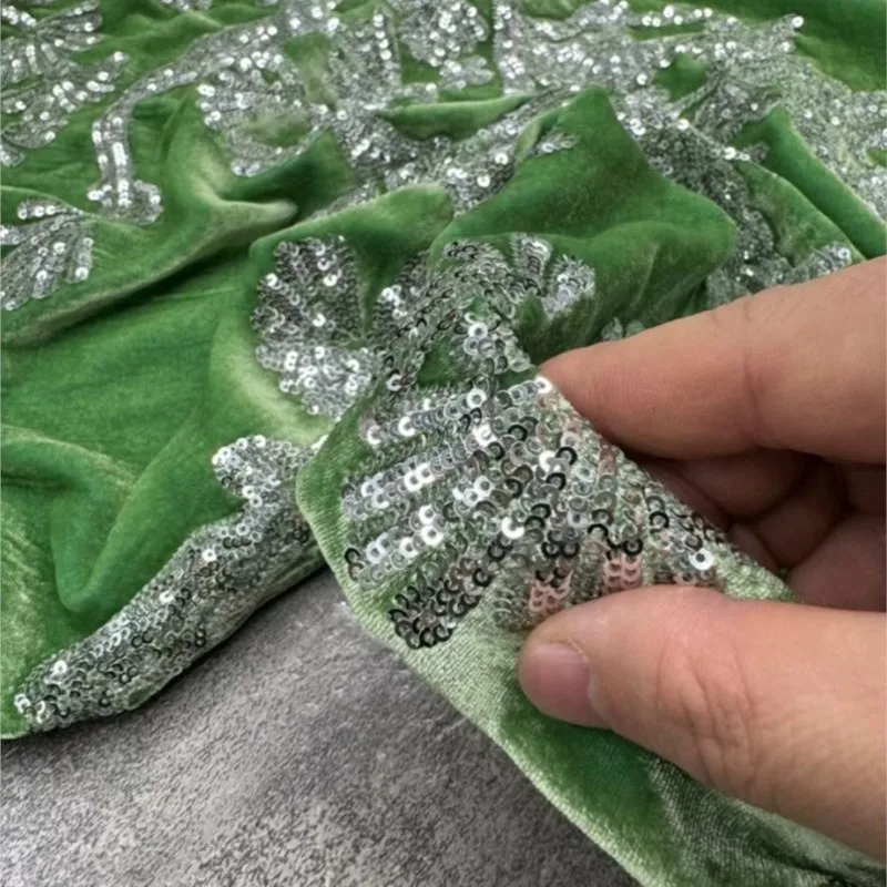 하이 엔드 맞춤형 신제품 그린베이스 실크 벨벳 실버 파인 중공업 자수 패브릭 탑 세트