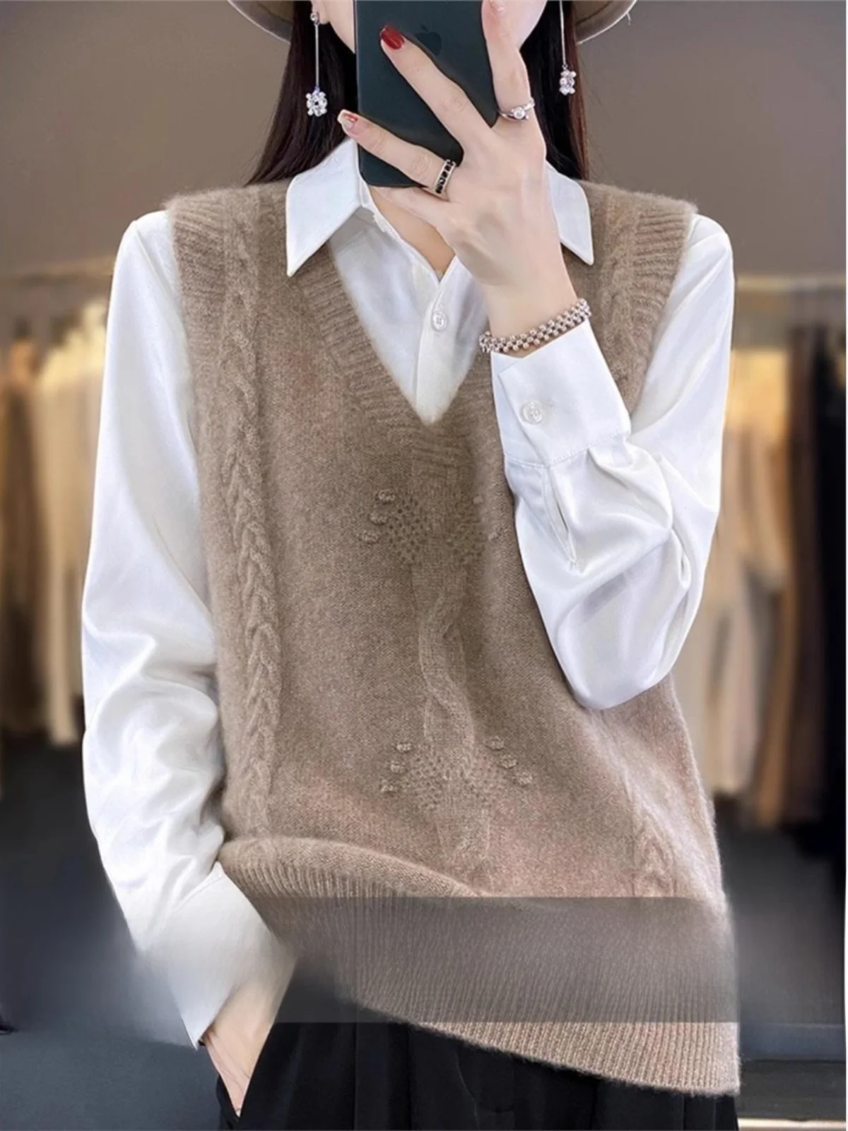 

Premium Women's Loose V-Ne Knitted Woolen Vest Autumn Faionable Versatile Top Layered Wear Regular Thin Strong Warmth