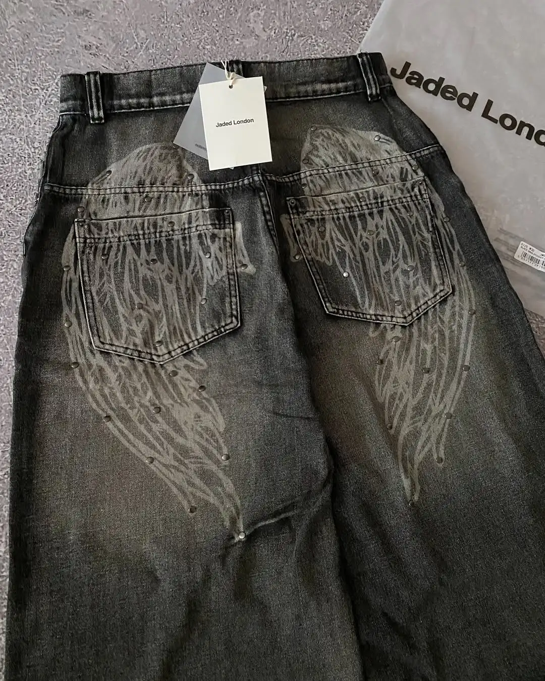 Harajuku Popular Knee Length Denim Shorts Retro Rivet Design Street Wing Pattern Y2K Fashion Punk Loose Wide Leg Pants Men Women