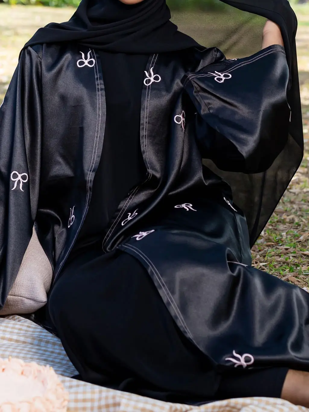 Dubai Abaya mit Schleife und Stickerei für muslimische Frauen, vorne offen, Kimono, islamische Kleidung, Hijabi-Robe, Abendparty Ramadan-Kaftan