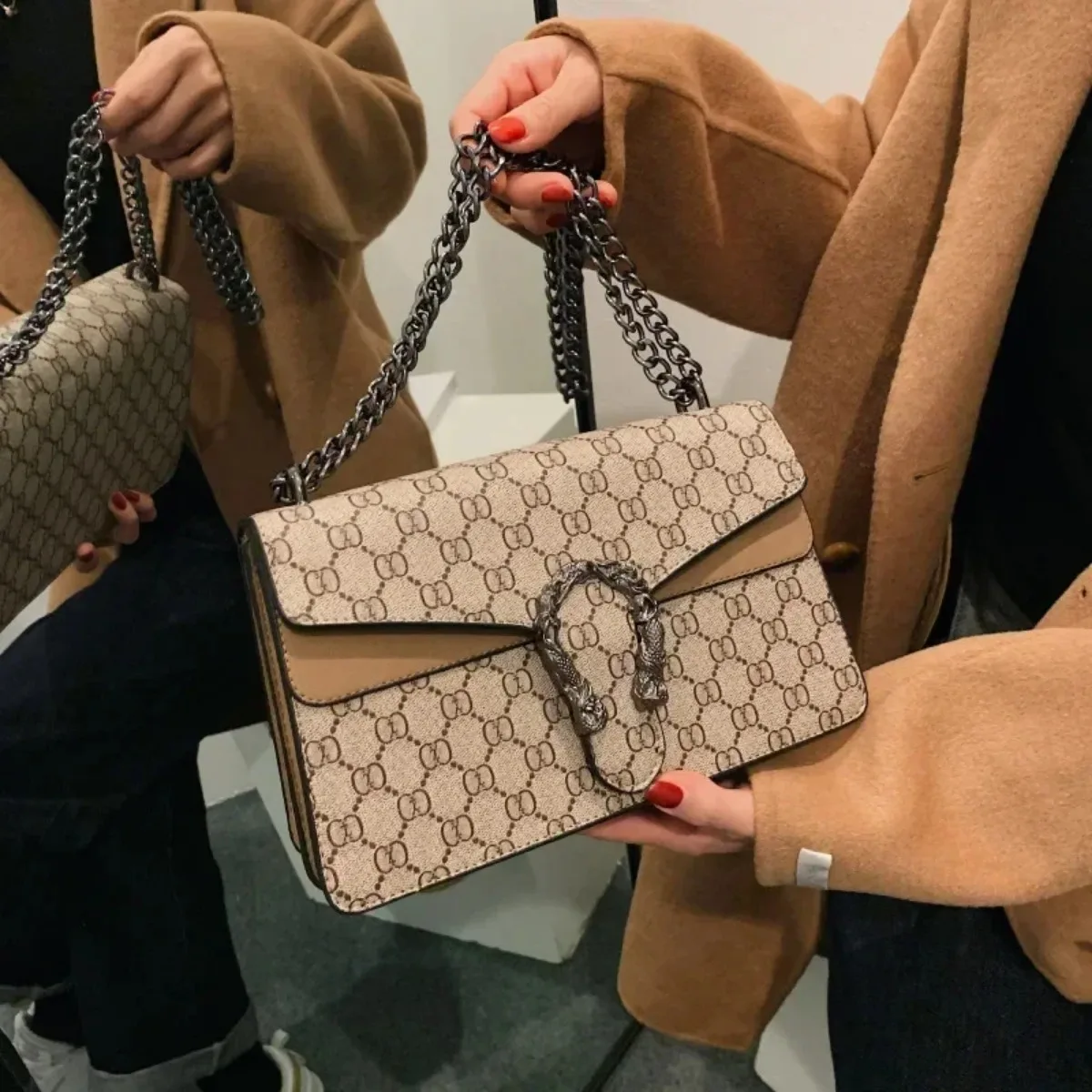 2024 new fashionable high-end wine god women's bag multifunctional European and American chain bag single shoulder crossbody bag image 3
