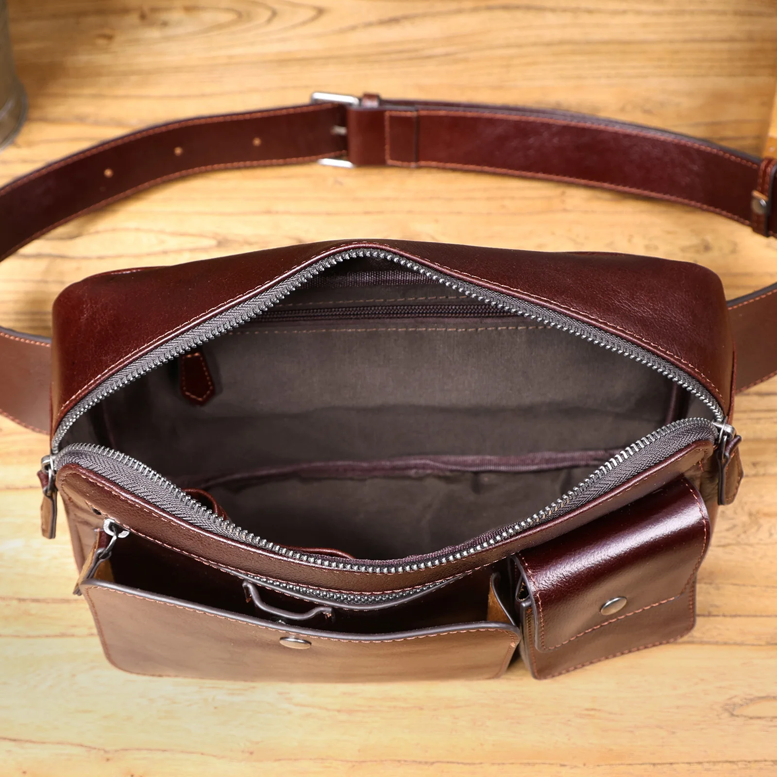 Vintage-Hüfttasche aus hochwertigem Rindsleder, lässige Schultertasche für Herren, multifunktionale Motorrad-Brusttasche aus echtem Leder – Detail 26