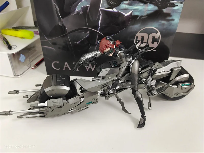 Genuine100% Figure Cat Woman Action Figures Motorcycle Machine Girl Warme Comic Mech Collectible Model Ornaments Toy