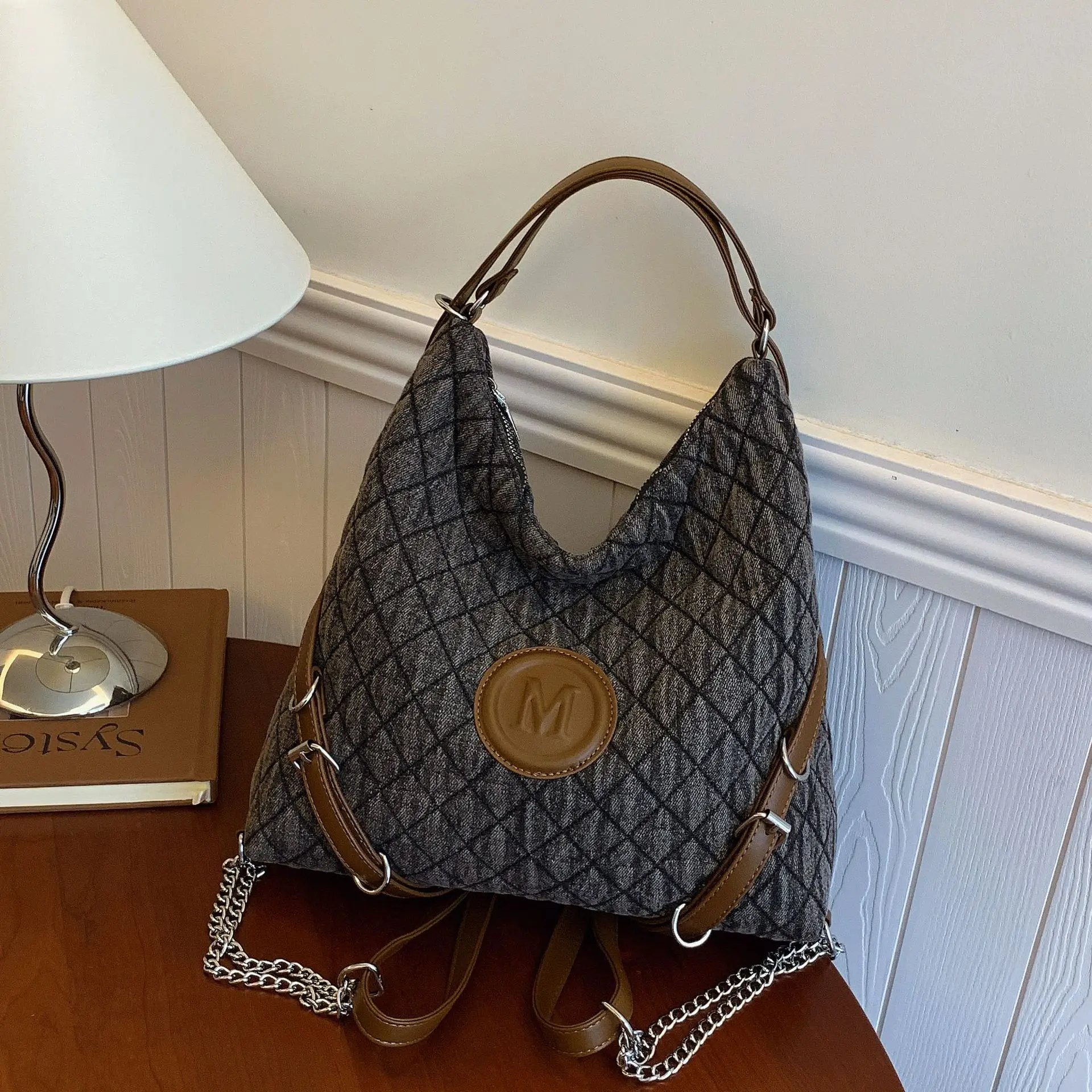 

Winter New Trendy Versatile Large-capacity Backpack Commuter Bag 2026 Winter Designer Women's Bag Retro Popular Bag This Year