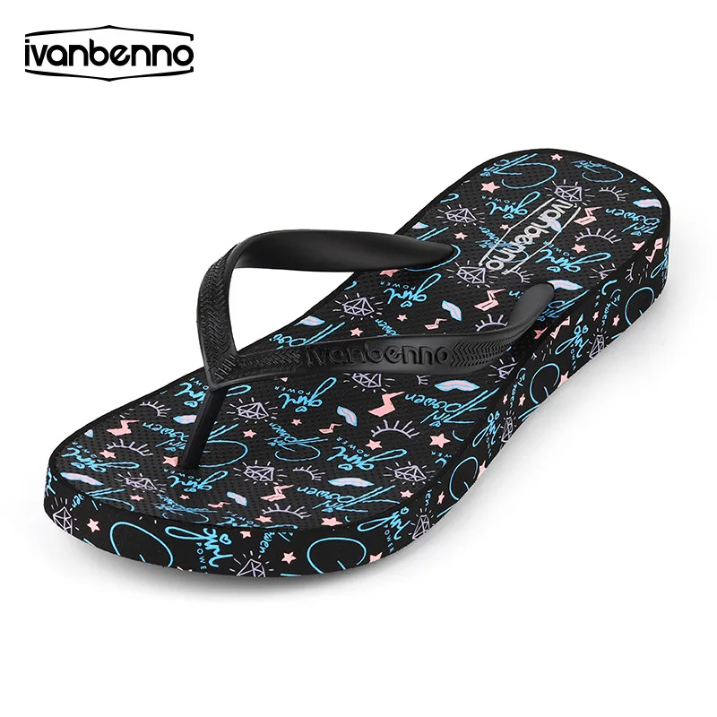 2023 donne infradito estate nuova moda resistente all\'usura antiscivolo stampato pantofole da spiaggia nere Clip Toe sandali con suola spessa