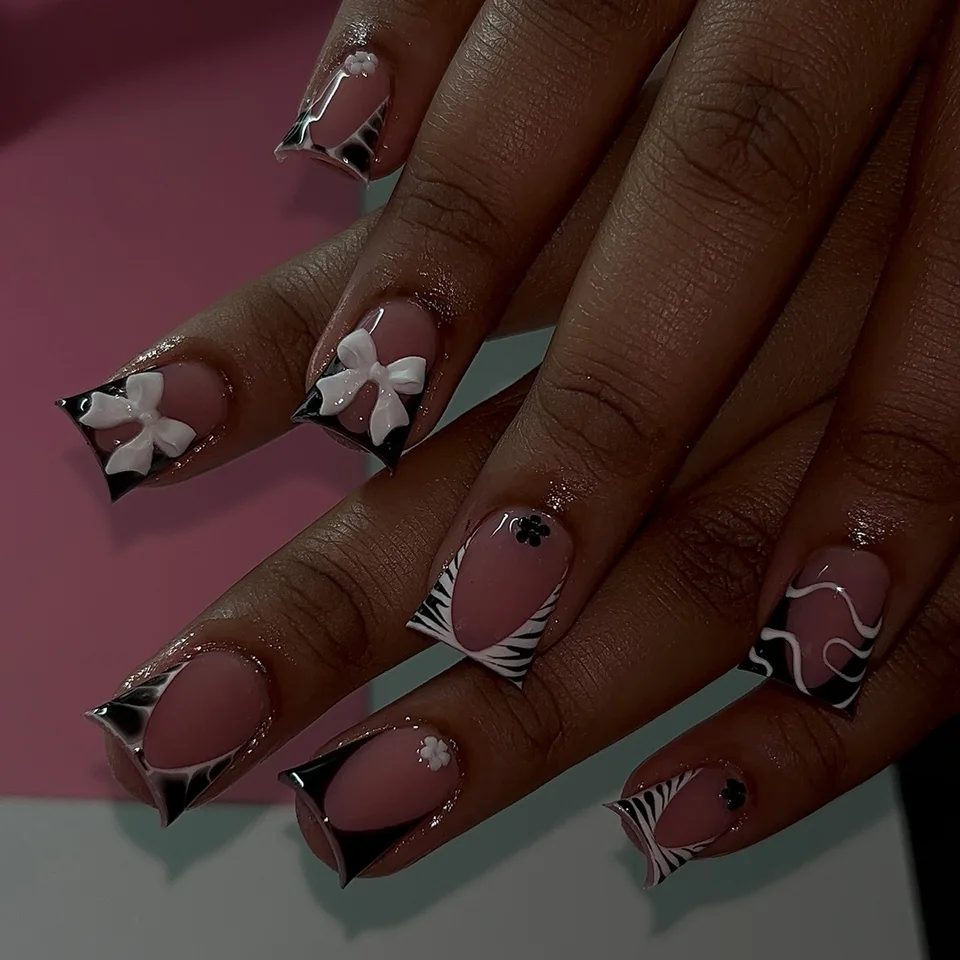 24 piezas de uñas postizas francesas con estampado de leopardo, cortas, cuadradas, reutilizables, de cobertura completa, con flores 3D y pedrería 4
