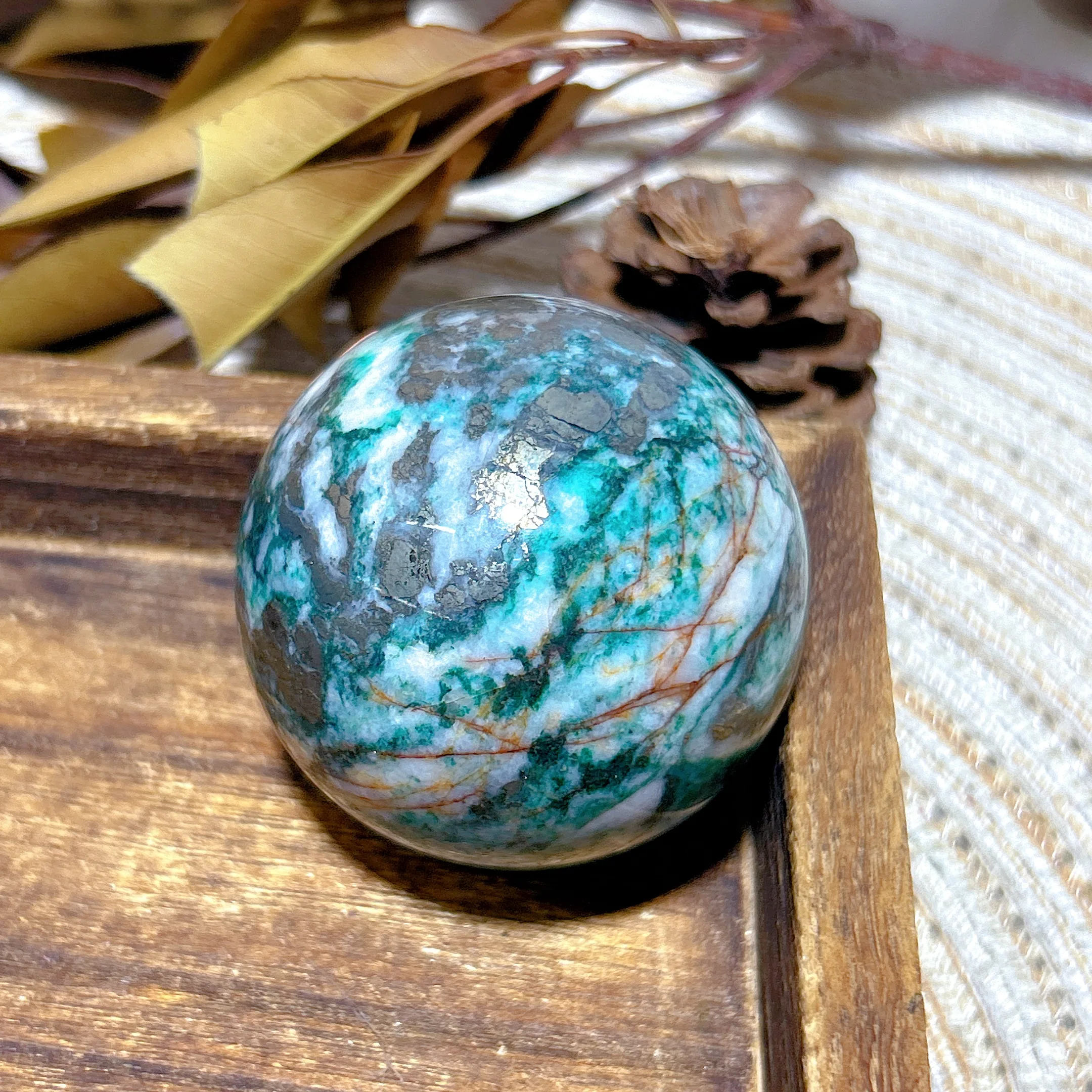 

Natural Crystal Green Jasper With Bubble Pyrite Sphere Ball Polished Mineral Energy Stone Reiki Home Decorations Gift Ore Crafts