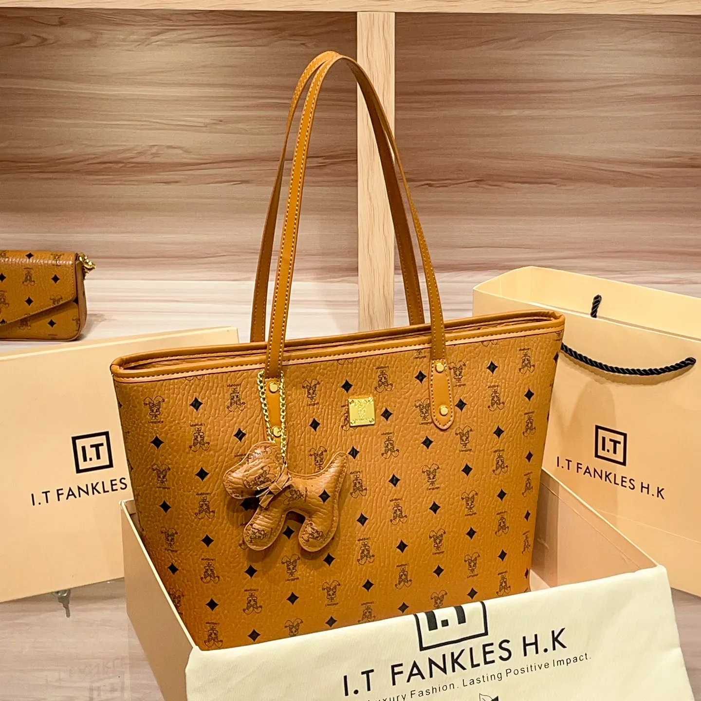 Hong Kong brand bag women's 2026 new high-end shoulder large bag summer large-capacity child and mother tote bag