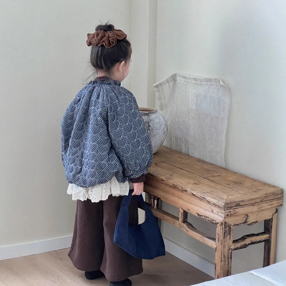 الفتيات مجموعة 2025 الشتاء النسخة الكورية البولكا نقطة الدانتيل تنحنح المألوف الدافئة سترة قطن عادية مع السراويل الصوفية قطعتين مجموعة