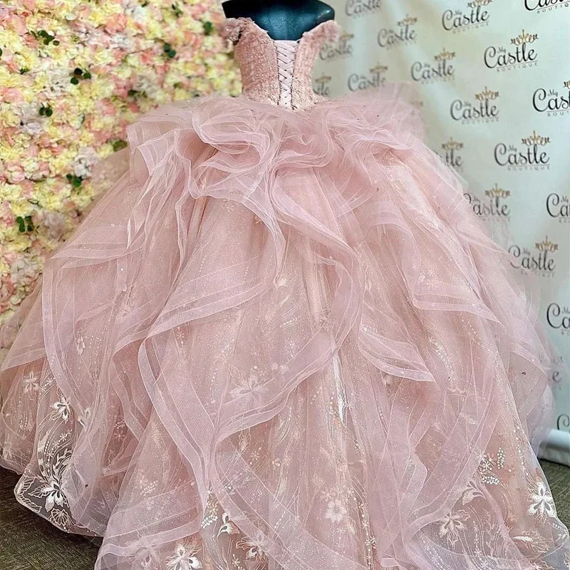 Light pink Ball Gown Layers Ruffles Quinceanera Dresses 2024 Off the Shoulder Prom Evening Party Gown Lace robes 15 Years