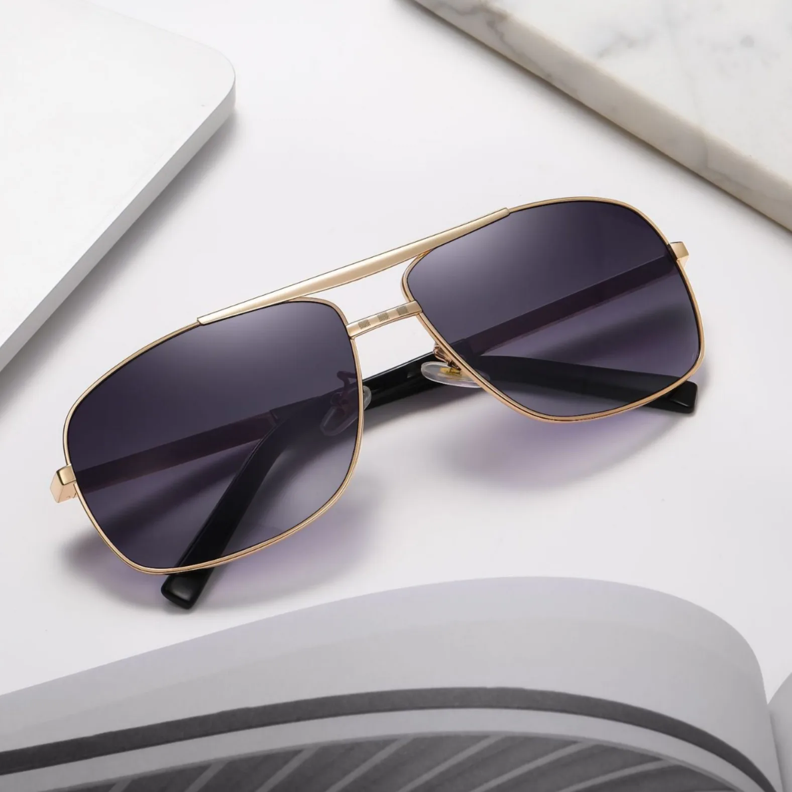 

Vintage Alloy Rectangle Sunglasses Male Brand Designer Luxury Sunglasses for Men Black Gold Grey Sun Glasses Retro Accessories