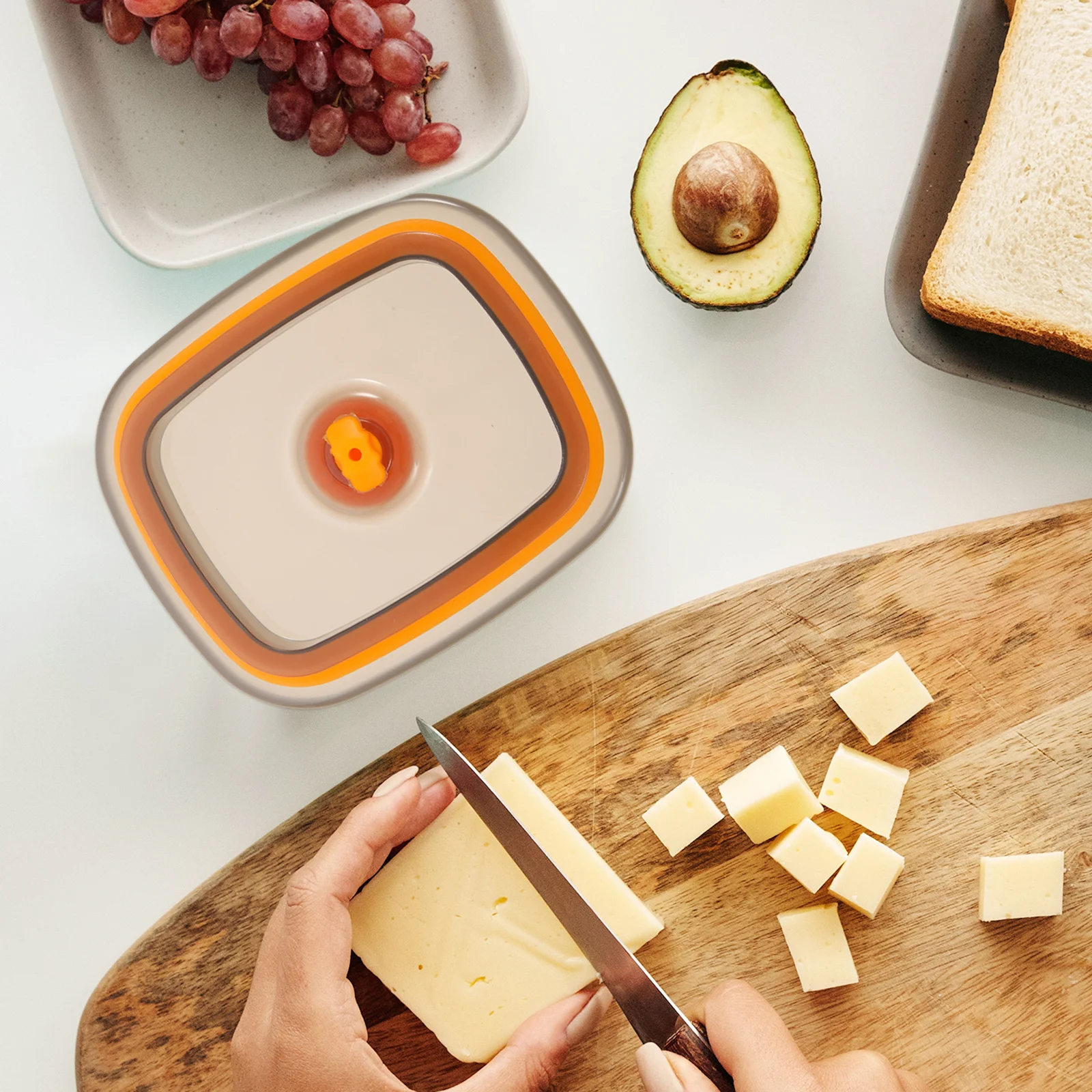 

550ml Fridge Food Storage Box Leakproof Sealed Fruit Container Clear Refrigerator Fresh Keep Holder Kitchen Organizer