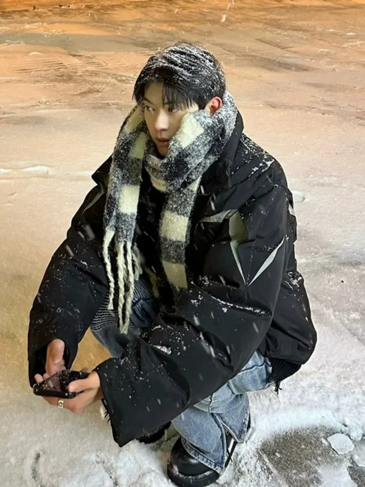 

Черная утепленная зимняя хлопковая куртка мужская: гарантированное тепло, необычный дизайн, морозостойкость для температур ниже нуля