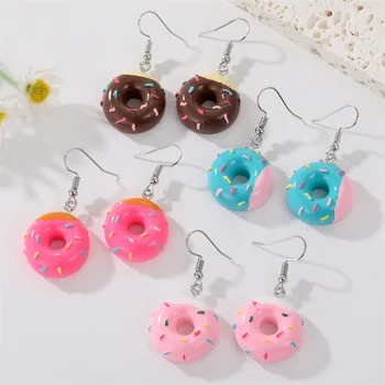 1 çift renkli 3D Donut gıda bırak küpe kadınlar için çocuk hediye moda yaratıcı komik Kawaii kek Charms Dangle küpe takı