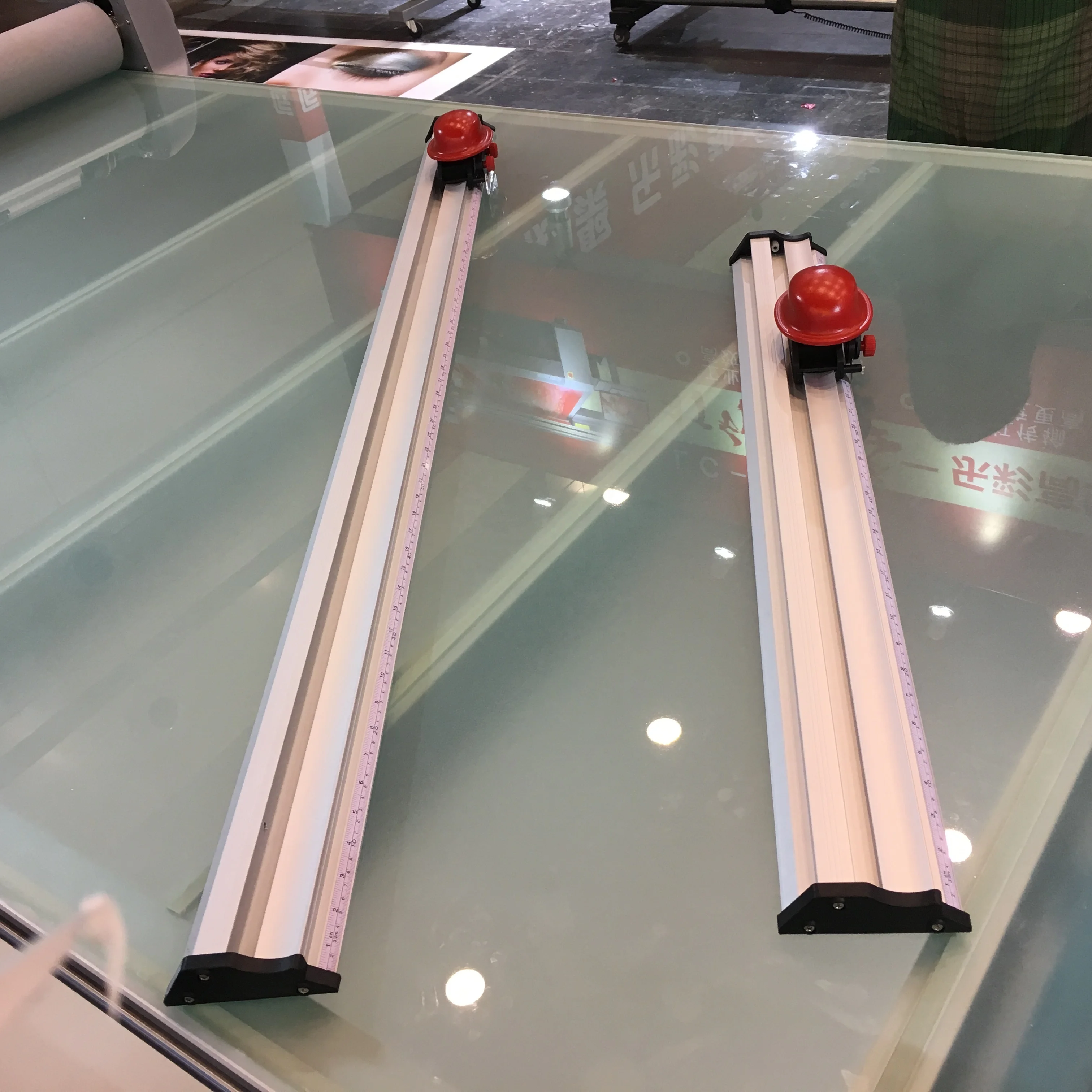 Varias podadoras manuales