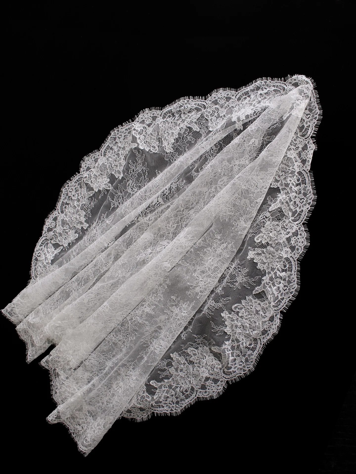 high-quality-wedding-veil-lace-bridal-veils-short-lace-veils-06-06m-fairy-style-veils-without-a-comb