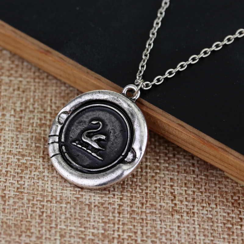 Fairy Tale Drama Once Upon a Time Snow White and Prince Charming necklace Emma Swan Amulet Pendants Necklace Aged Antique