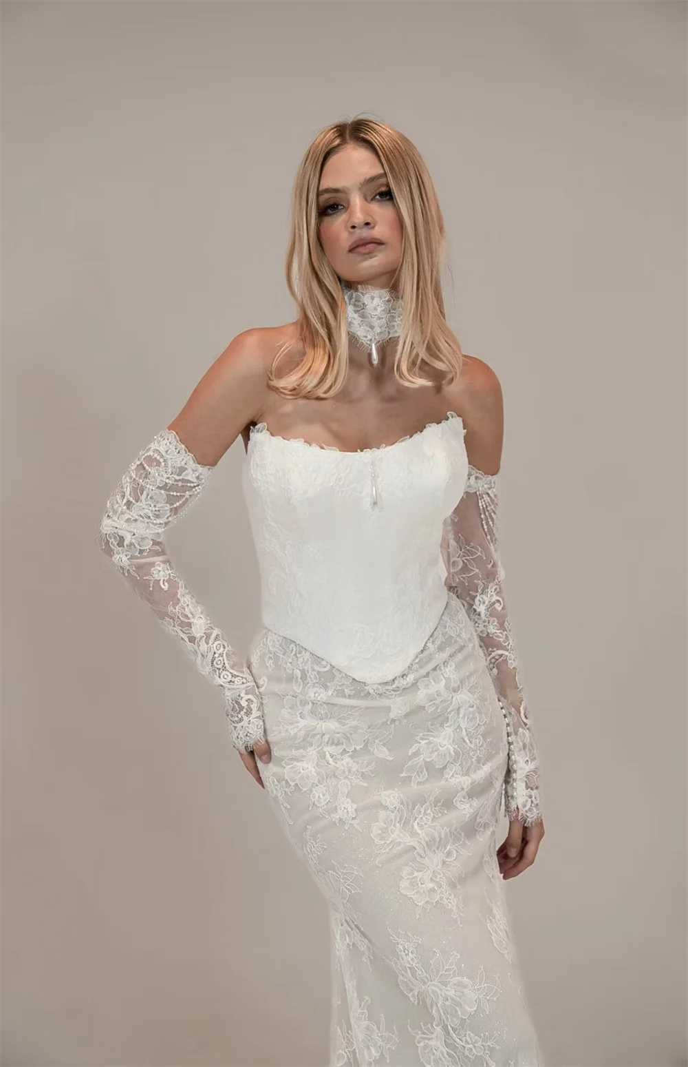 ชุดแต่งงานแบบเกาะอกสุดหรูสไตล์โตเกียว แขนถอดได้ ผ้าลูกไม้ทรงเมอร์เมด สีขาว ยาวกรอมพื้น