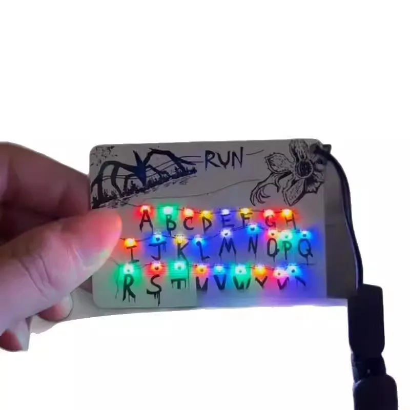 أنيمي البضائع بطاقة ضوء قلادة 26 حرف حقيبة خفيفة سحر السيارة لمهرجان يعرض لعبة الهوايات عمل الشكل التبعي