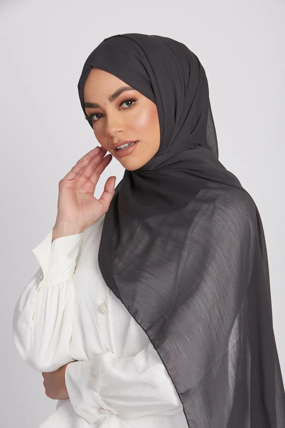 

2024 Fashion Lurex Striped Chiffon Hijab Lady Soft Shawls and Wraps Crinkle Scarves Wrinkle Islamic Shawls Muslim Sjaal 175*70Cm